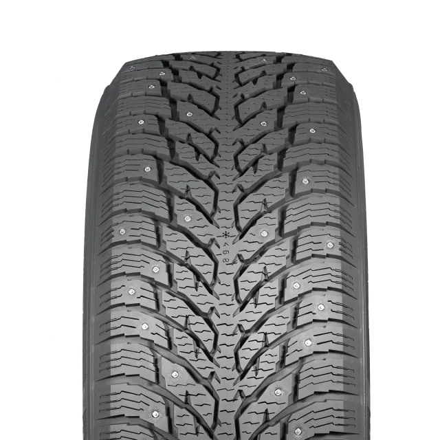 Pneu d'hiver clouté Nokian Hakkapeliitta C4pour conduite Promaster en hiver.