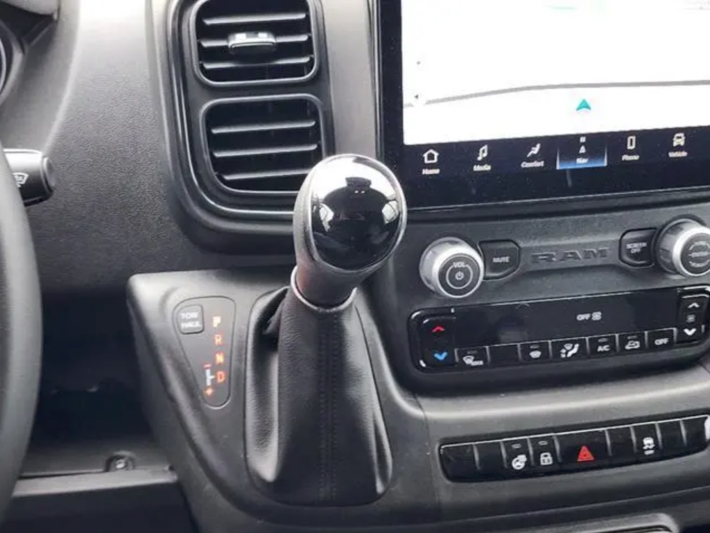 Bouton du mode Tow/Haul du Promaster récent