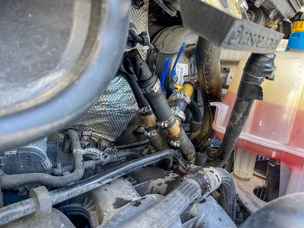 Comment avoir de l&rsquo;eau chaude en van grâce à la chaleur du moteur